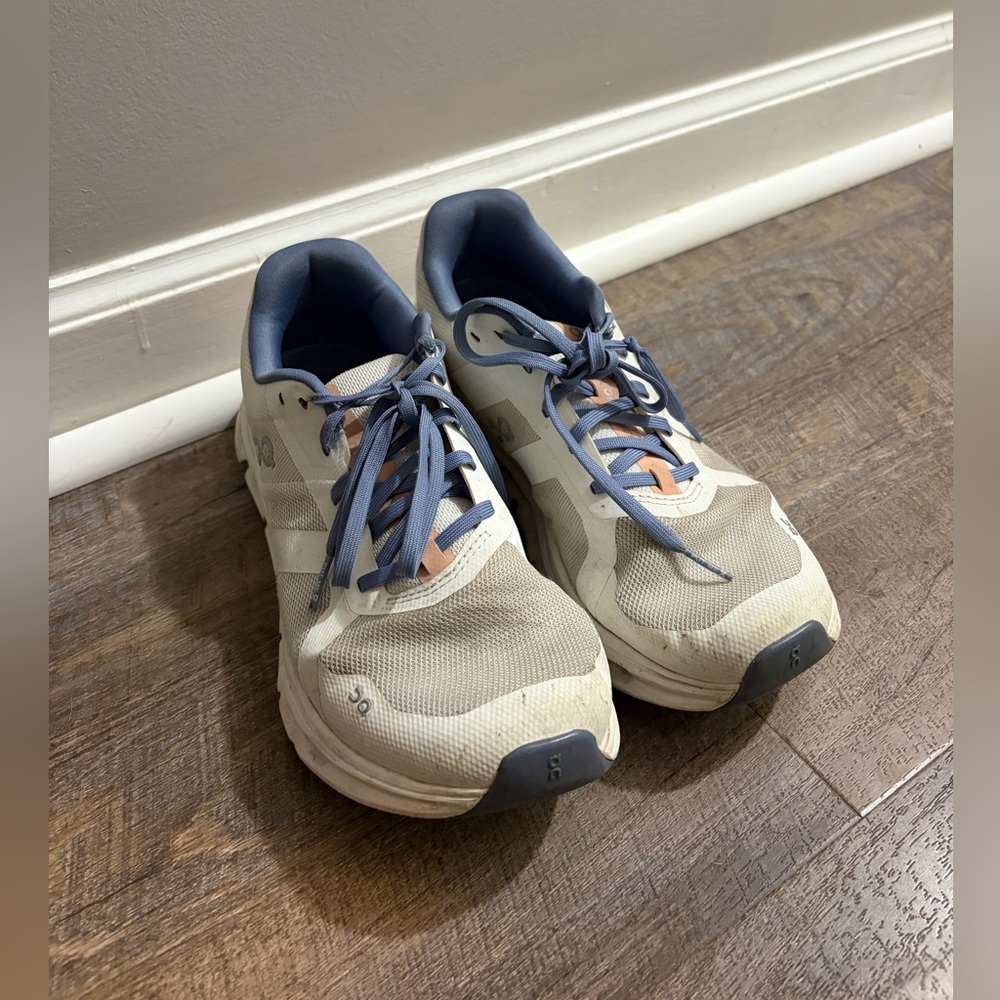 Women’s OnCloudrunner running shoes Size 8.5
